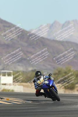 media/Oct-30-2025-Racers Edge (Thu) [[dabbdaf680]]/3-B Group/Session 2 (Turn 14)/